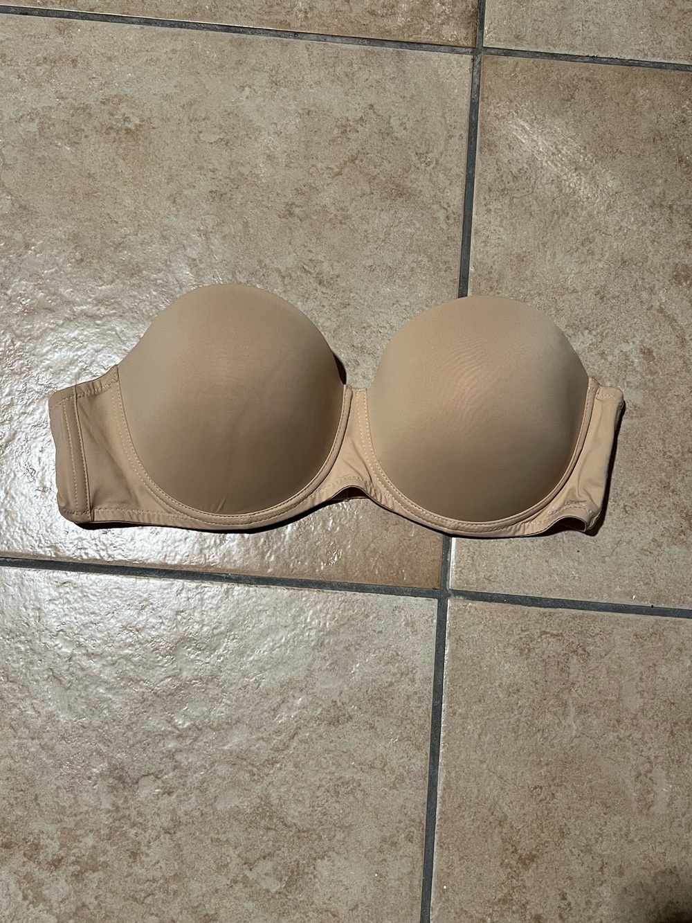 Daisy Fuentes Strapless hourglass Bra - Nude